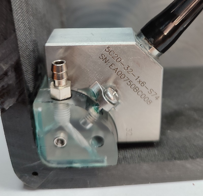 Рис. 3. Контроль детали из углепластика радиусным ПФР по внутреннему радиусу_800.jpg Рис. 3. Контроль детали из углепластика радиусным ПФР по внутреннему радиусу_800.jpg